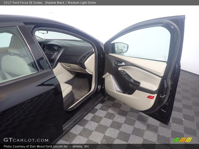 Shadow Black / Medium Light Stone 2017 Ford Focus SE Sedan
