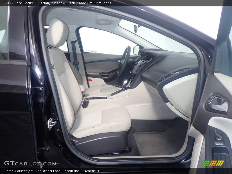 Shadow Black / Medium Light Stone 2017 Ford Focus SE Sedan