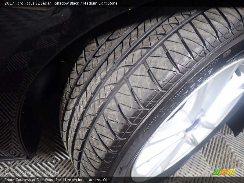 Shadow Black / Medium Light Stone 2017 Ford Focus SE Sedan