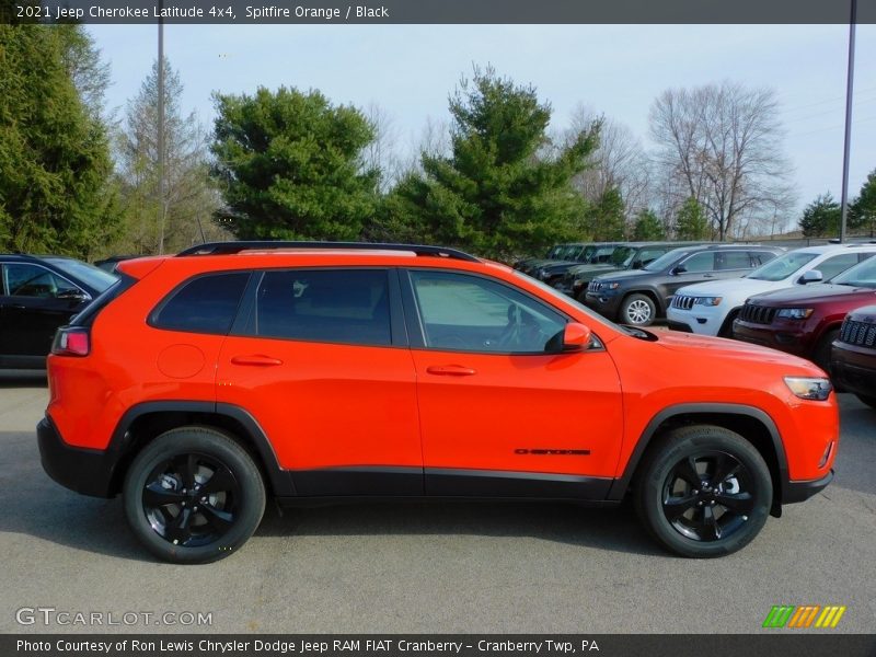 2021 Cherokee Latitude 4x4 Spitfire Orange