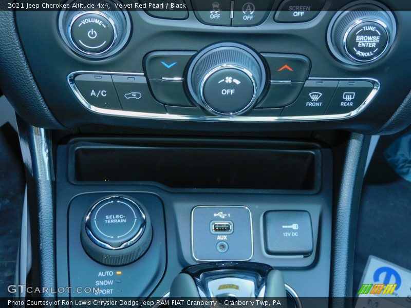 Velvet Red Pearl / Black 2021 Jeep Cherokee Altitude 4x4