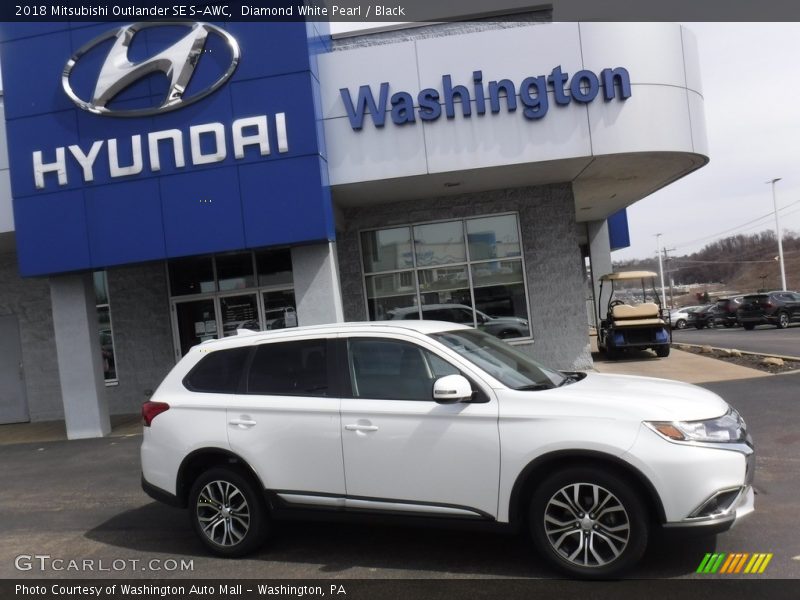 Diamond White Pearl / Black 2018 Mitsubishi Outlander SE S-AWC