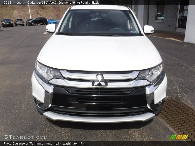 Diamond White Pearl / Black 2018 Mitsubishi Outlander SE S-AWC