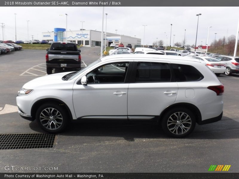 Diamond White Pearl / Black 2018 Mitsubishi Outlander SE S-AWC