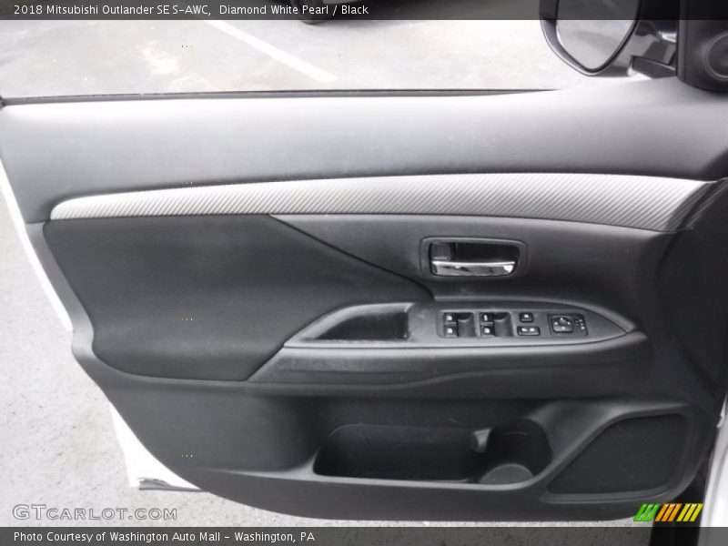 Diamond White Pearl / Black 2018 Mitsubishi Outlander SE S-AWC