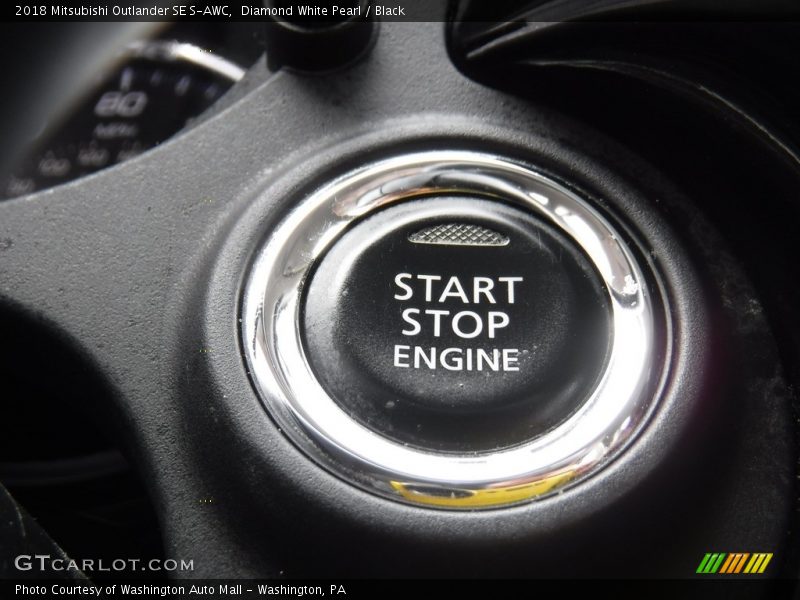 Diamond White Pearl / Black 2018 Mitsubishi Outlander SE S-AWC