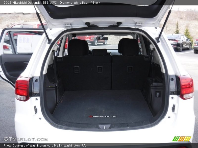 Diamond White Pearl / Black 2018 Mitsubishi Outlander SE S-AWC