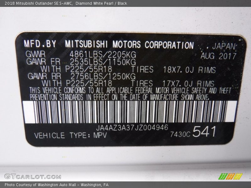 Diamond White Pearl / Black 2018 Mitsubishi Outlander SE S-AWC
