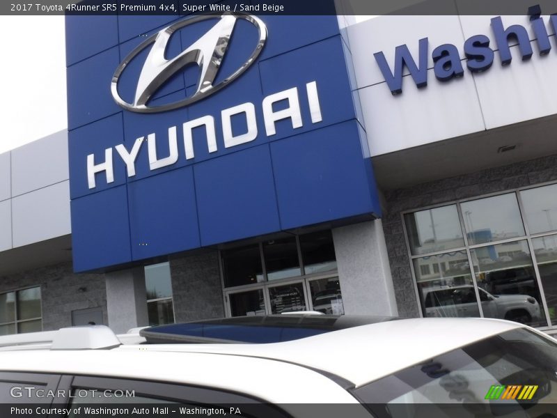 Super White / Sand Beige 2017 Toyota 4Runner SR5 Premium 4x4