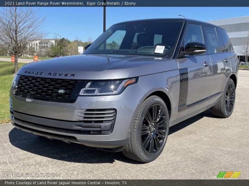 Front 3/4 View of 2021 Range Rover Westminster