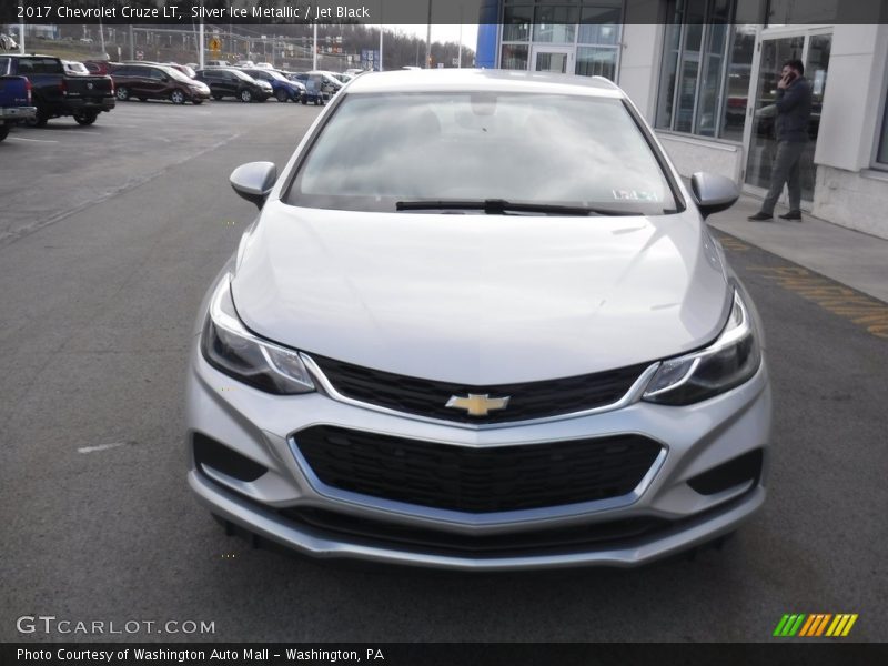Silver Ice Metallic / Jet Black 2017 Chevrolet Cruze LT