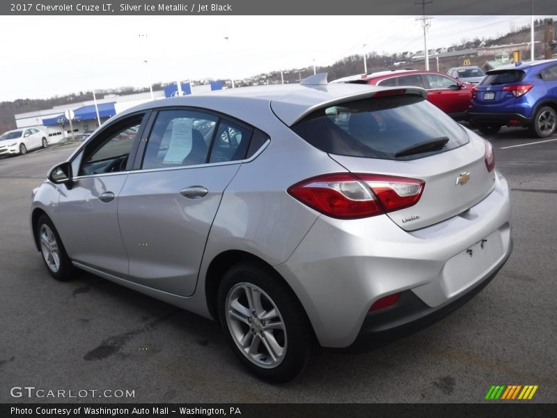 Silver Ice Metallic / Jet Black 2017 Chevrolet Cruze LT