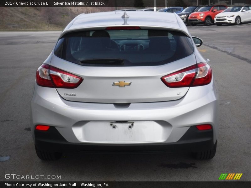 Silver Ice Metallic / Jet Black 2017 Chevrolet Cruze LT