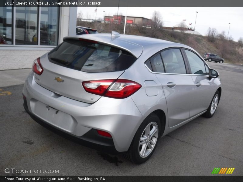 Silver Ice Metallic / Jet Black 2017 Chevrolet Cruze LT