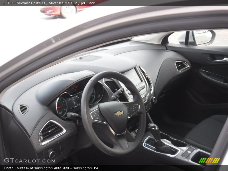 Silver Ice Metallic / Jet Black 2017 Chevrolet Cruze LT