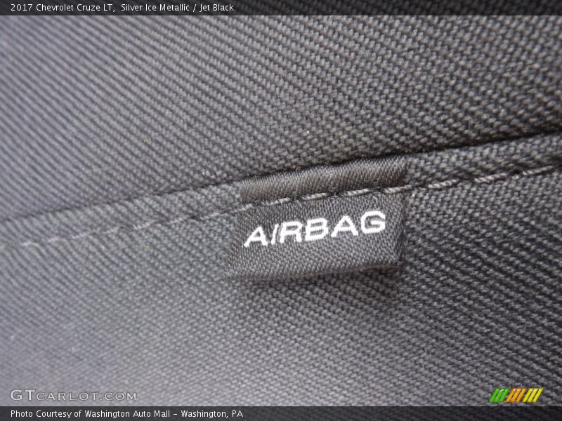 Silver Ice Metallic / Jet Black 2017 Chevrolet Cruze LT