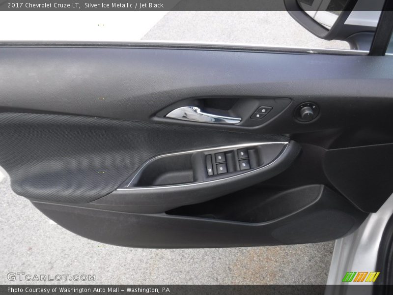 Silver Ice Metallic / Jet Black 2017 Chevrolet Cruze LT