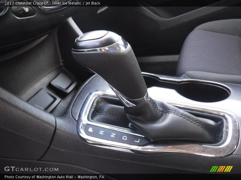 Silver Ice Metallic / Jet Black 2017 Chevrolet Cruze LT