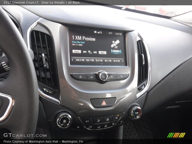 Silver Ice Metallic / Jet Black 2017 Chevrolet Cruze LT
