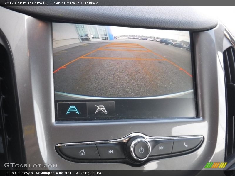 Silver Ice Metallic / Jet Black 2017 Chevrolet Cruze LT