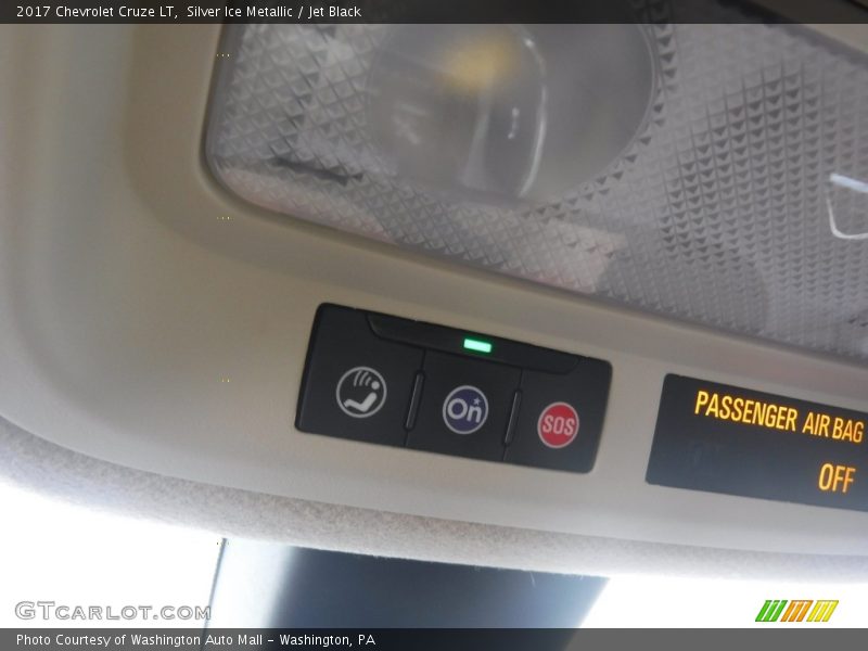 Silver Ice Metallic / Jet Black 2017 Chevrolet Cruze LT