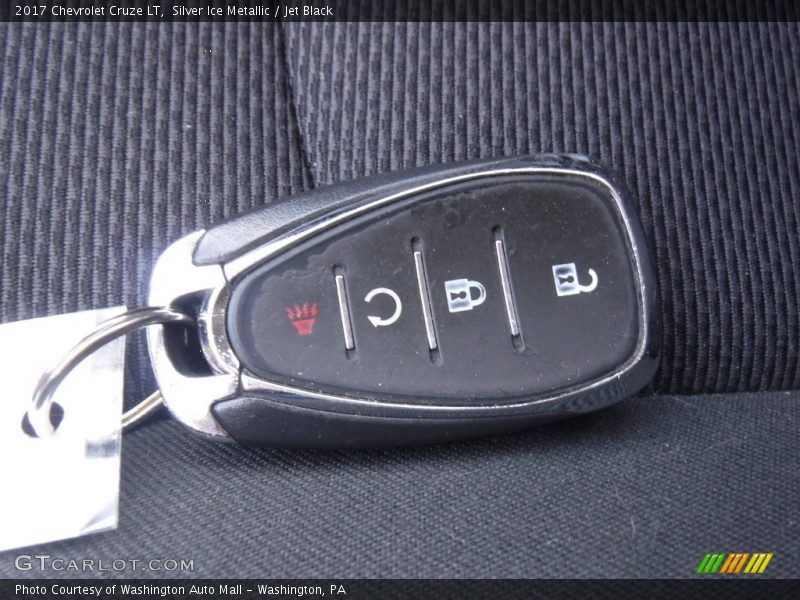 Silver Ice Metallic / Jet Black 2017 Chevrolet Cruze LT