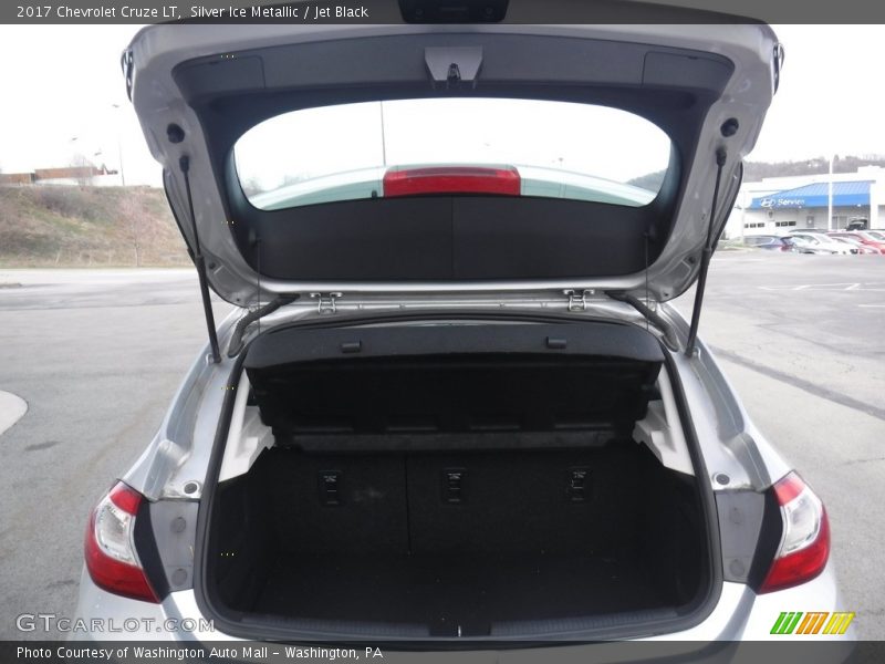 Silver Ice Metallic / Jet Black 2017 Chevrolet Cruze LT
