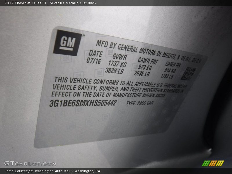 Silver Ice Metallic / Jet Black 2017 Chevrolet Cruze LT