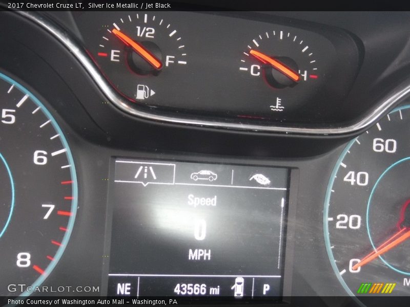 Silver Ice Metallic / Jet Black 2017 Chevrolet Cruze LT