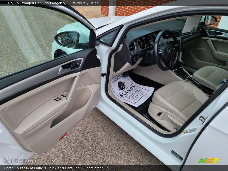 Pure White / Beige 2015 Volkswagen Golf SportWagen S