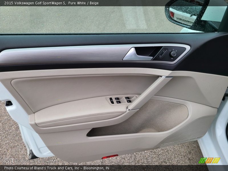 Pure White / Beige 2015 Volkswagen Golf SportWagen S