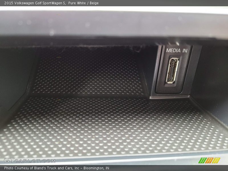 Pure White / Beige 2015 Volkswagen Golf SportWagen S