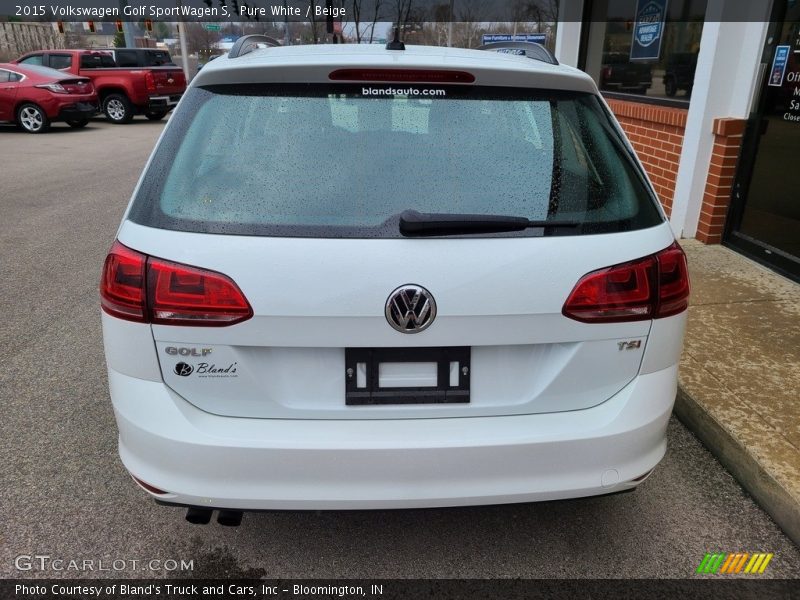 Pure White / Beige 2015 Volkswagen Golf SportWagen S
