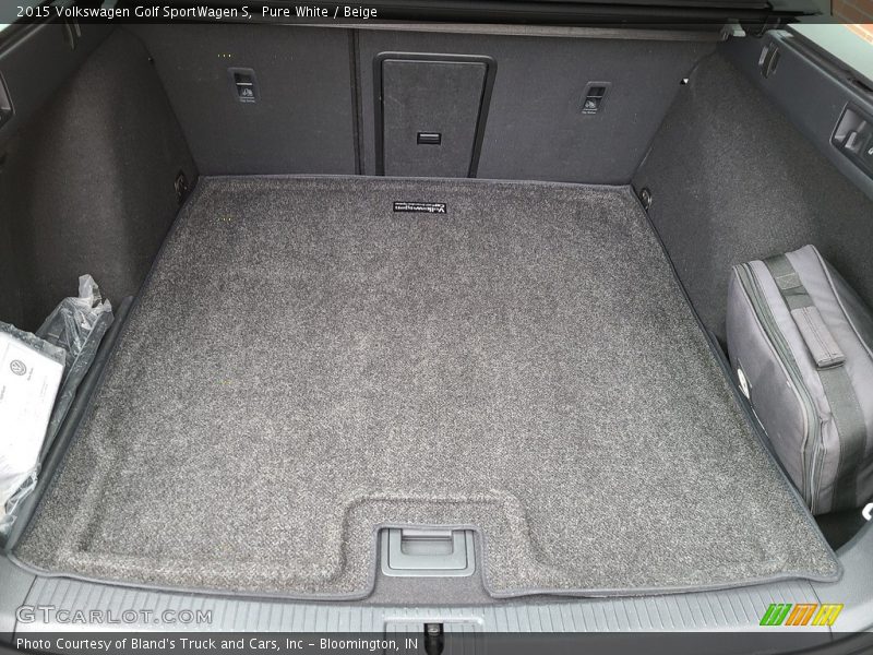Pure White / Beige 2015 Volkswagen Golf SportWagen S