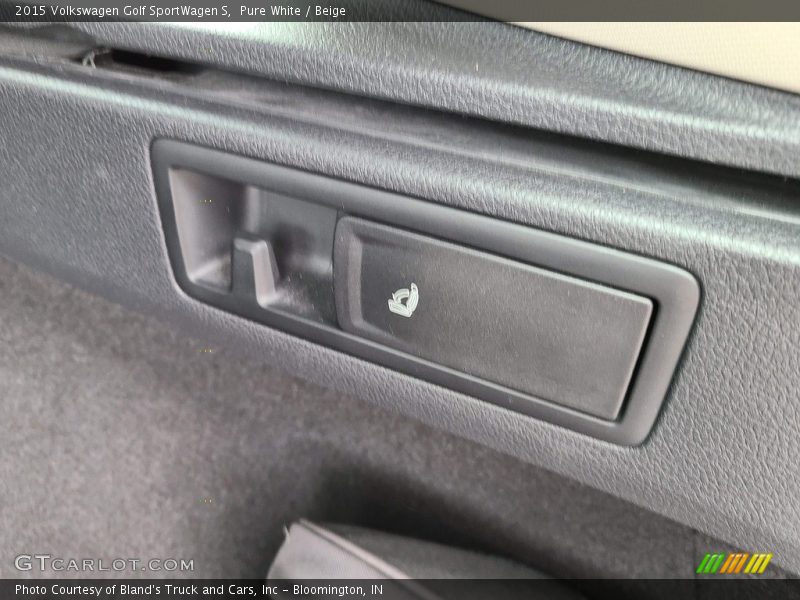 Pure White / Beige 2015 Volkswagen Golf SportWagen S