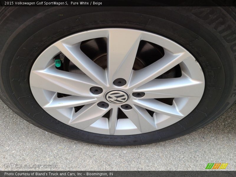 Pure White / Beige 2015 Volkswagen Golf SportWagen S