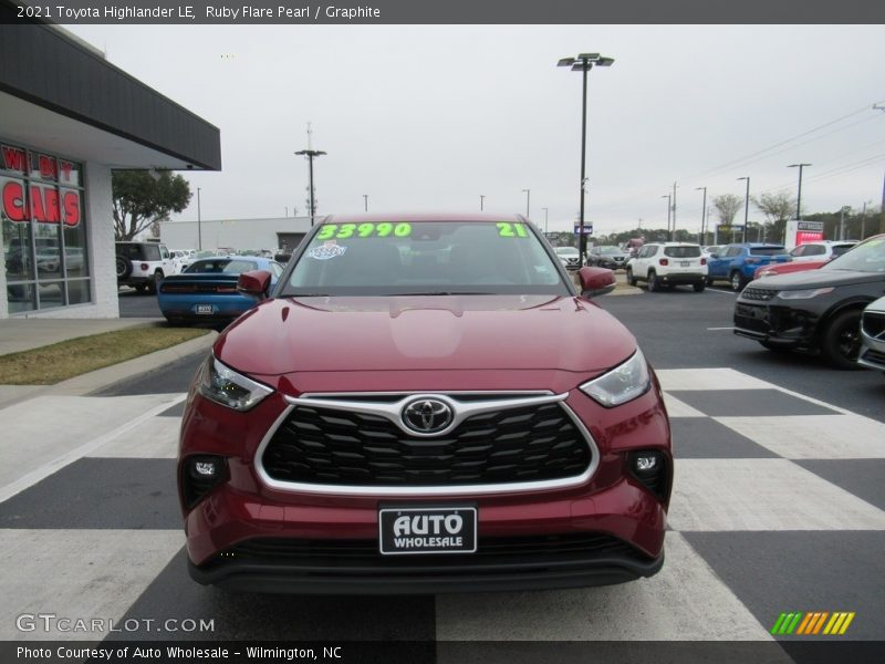 Ruby Flare Pearl / Graphite 2021 Toyota Highlander LE