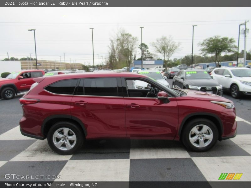 Ruby Flare Pearl / Graphite 2021 Toyota Highlander LE