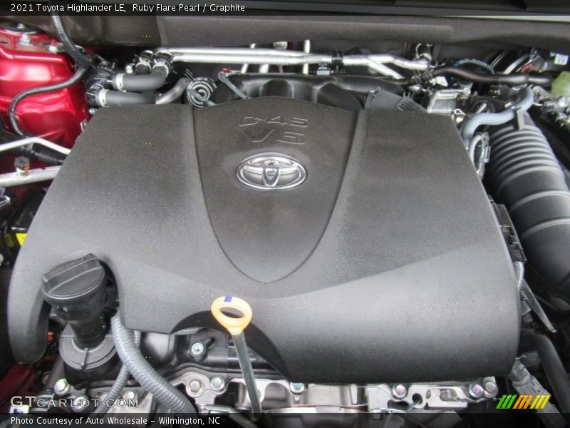 Ruby Flare Pearl / Graphite 2021 Toyota Highlander LE