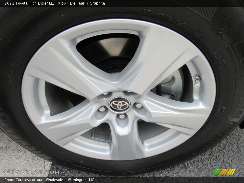 Ruby Flare Pearl / Graphite 2021 Toyota Highlander LE