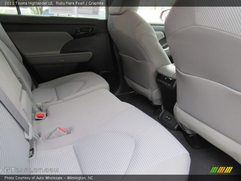 Ruby Flare Pearl / Graphite 2021 Toyota Highlander LE