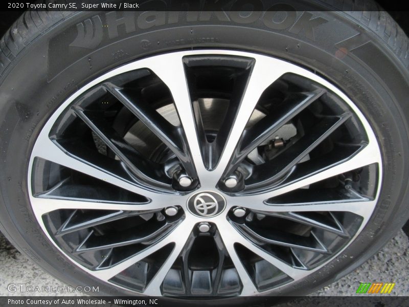 Super White / Black 2020 Toyota Camry SE