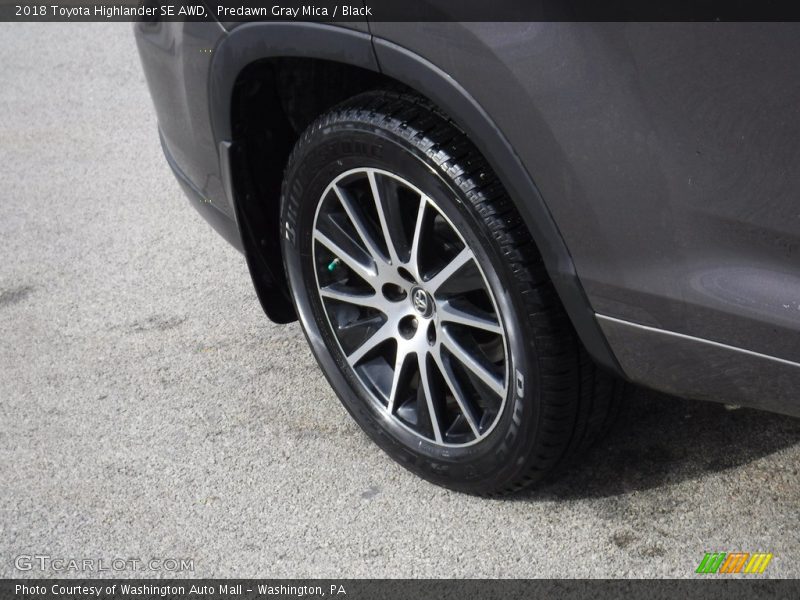 Predawn Gray Mica / Black 2018 Toyota Highlander SE AWD