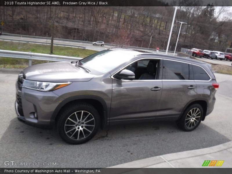 Predawn Gray Mica / Black 2018 Toyota Highlander SE AWD