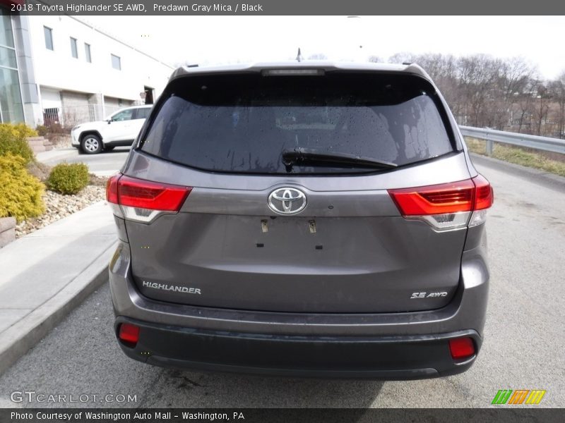 Predawn Gray Mica / Black 2018 Toyota Highlander SE AWD