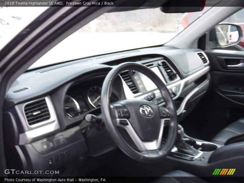 Predawn Gray Mica / Black 2018 Toyota Highlander SE AWD