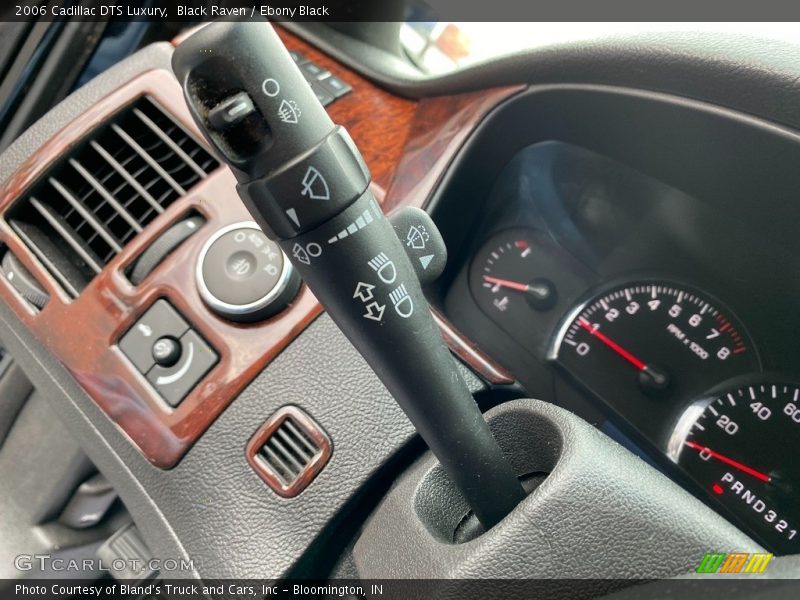 Black Raven / Ebony Black 2006 Cadillac DTS Luxury