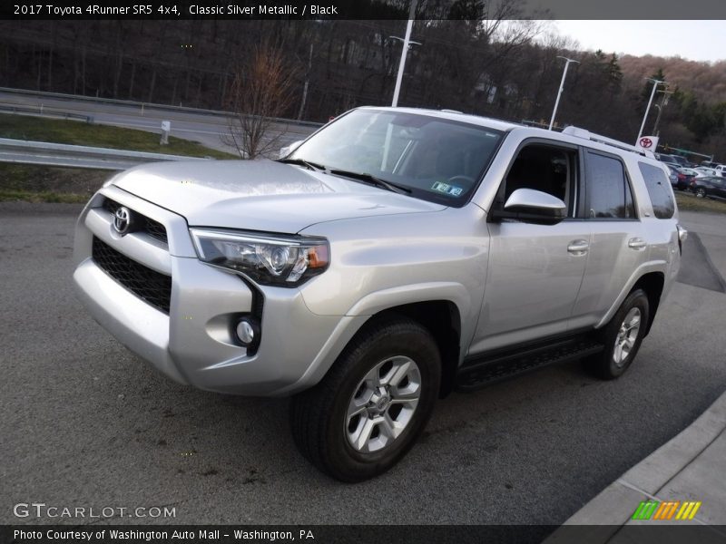 Classic Silver Metallic / Black 2017 Toyota 4Runner SR5 4x4