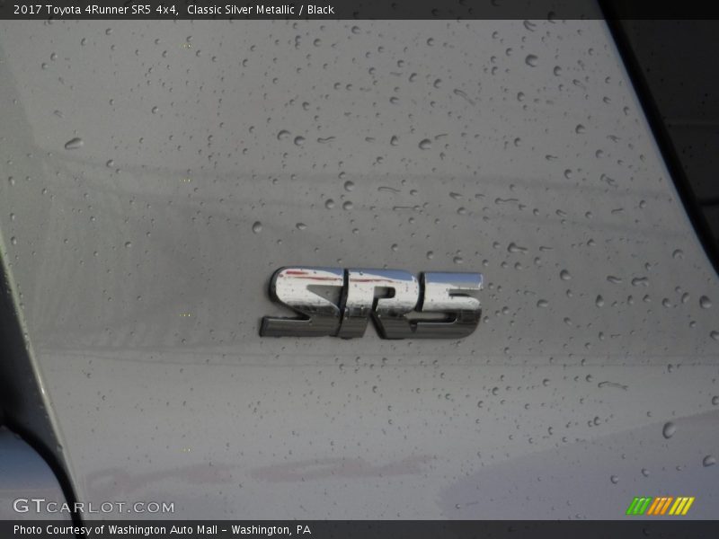 Classic Silver Metallic / Black 2017 Toyota 4Runner SR5 4x4
