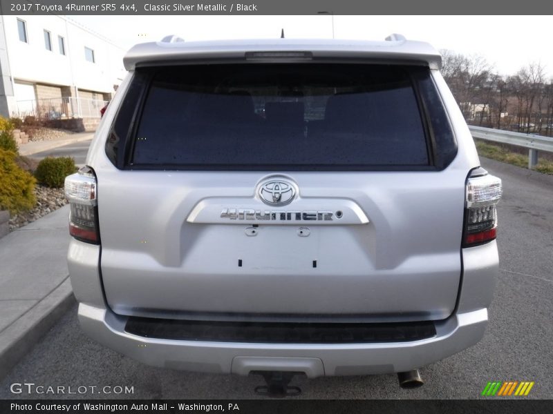 Classic Silver Metallic / Black 2017 Toyota 4Runner SR5 4x4